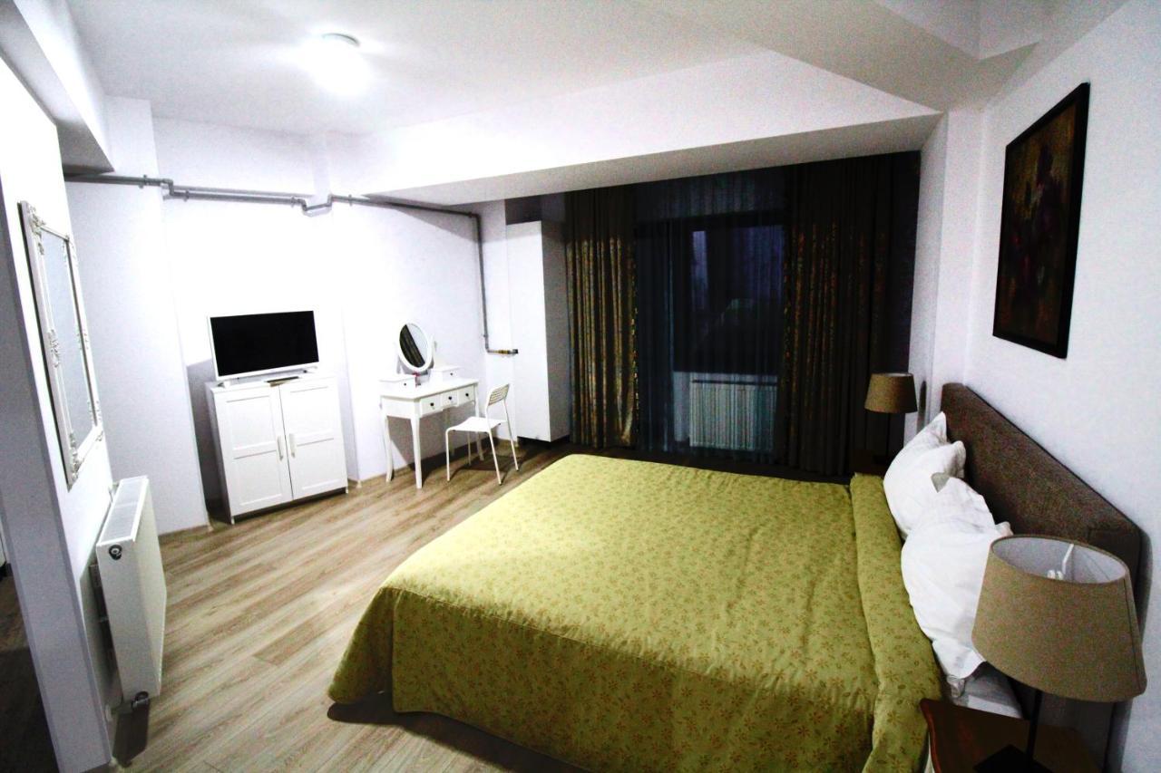 La Casa 3*